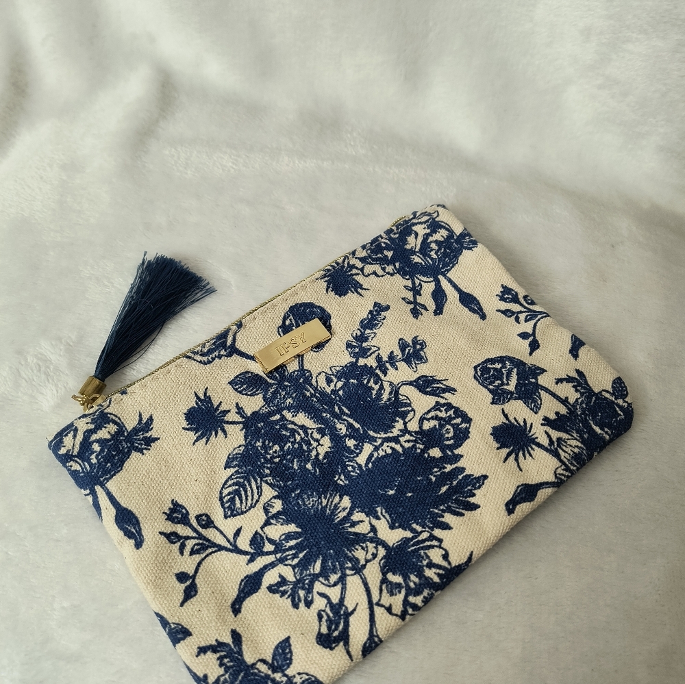 Ipsy Bag - Picture 2 of 4